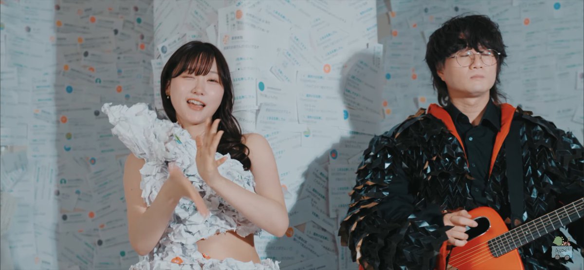 nasuke_nasuo's tweet photo. アンチ、きみの心はどんな形？、最高でした！
りみーちゃんのこれはアンチの紙でできたドレスでしょうか？？
そしてとっくんめちゃめちゃかっこいい鎧を身に纏ってる！
なすおちゃんMV楽しみに待ってるぜい！！

#なすお
#ASOBI同盟 https://t.co/RqQyvlyeBf