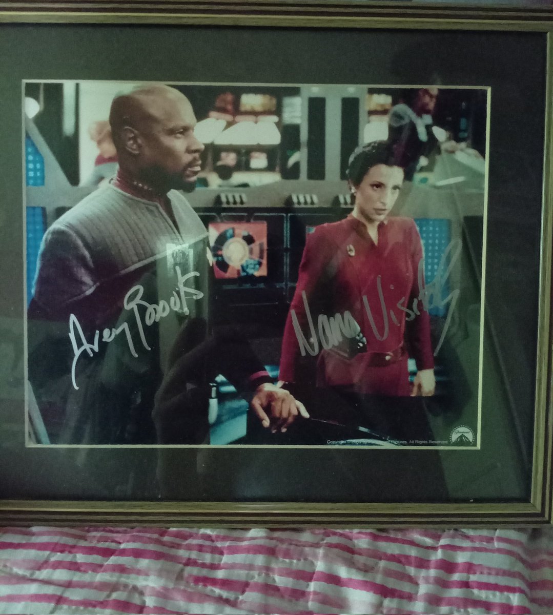 theunquietghost's tweet photo. Officially have the coolest parents💜
Just gave me the Deep Space Nine autographs from Avery Brooks and Nana Visitor because they know I love DS9 (in particular that I love Kira Nerys 💜) https://t.co/ui4Byih3iP