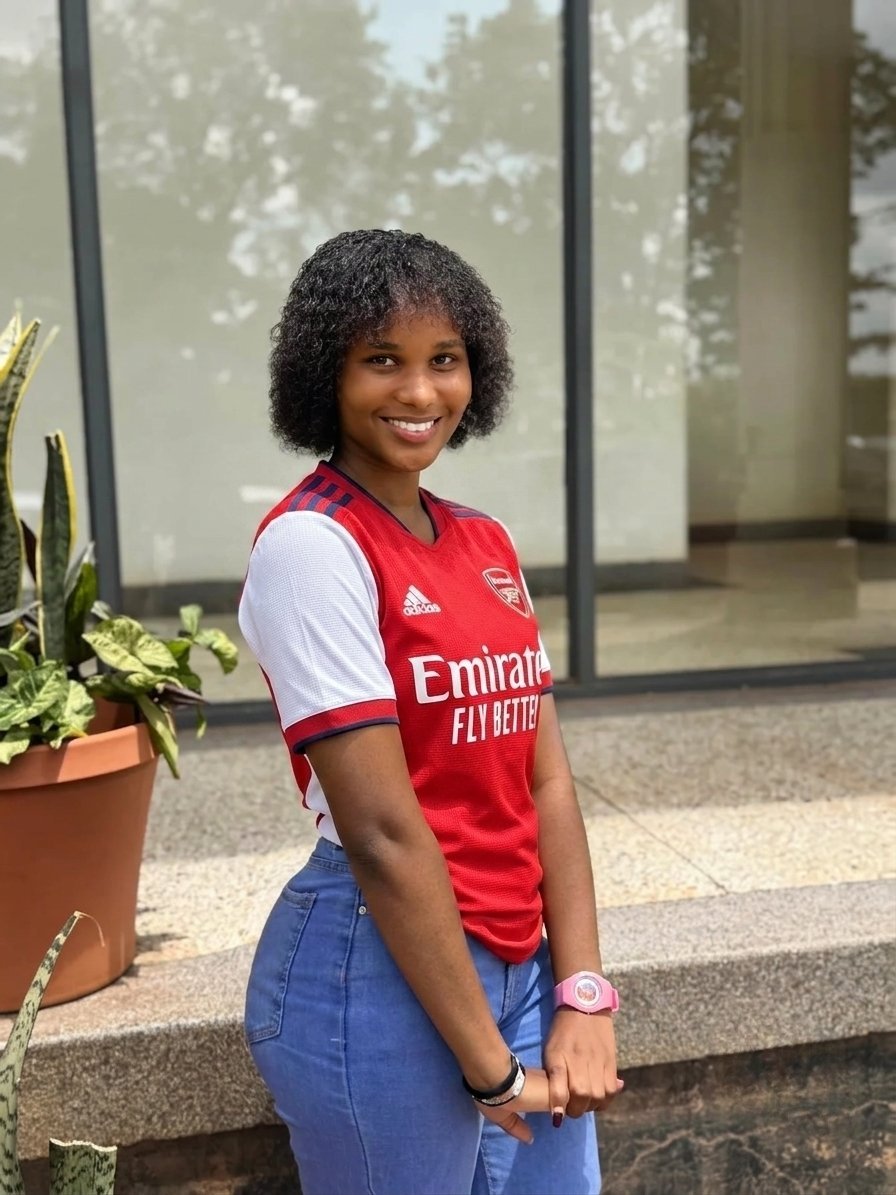 CuteUtdHQ's tweet photo. Football Twitter 

Choose wisely

Queen                             or              Sera https://t.co/A8uwbvPomt