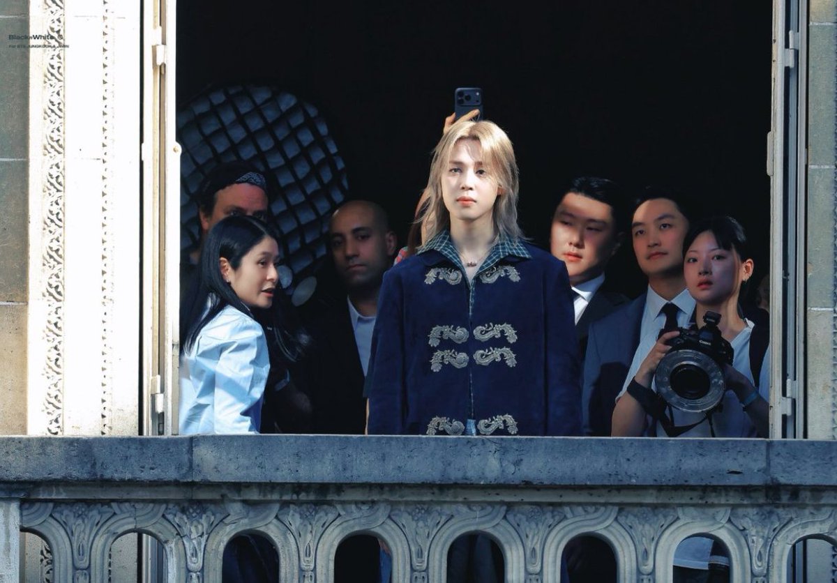 AboutMusicYT's tweet photo. Jimin ranks among the biggest celebrities of the recent Paris Fashion Week, generating over $2.5M in MIV. https://t.co/Gk6Wq2WCqd