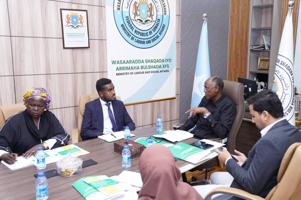 IGADsecretariat's tweet photo. Promoting the IGAD Free Movement Protocol in Somalia

The IGAD Head of Mission to Somalia, together with an IGAD delegation, paid a courtesy call on Somalia's Minister of Labour and Social Affairs, Salim Alio Ibrow, to discuss progress on the ratification and domestication of the IGAD Free Movement Protocol.

The discussions focused on strengthening regional integration by advancing the implementation of the Protocol, enhancing institutional capacity, and promoting safe, orderly, and productive labour mobility across the IGAD region.

The Minister reaffirmed the Ministry's commitment to accelerating the ratification and domestication process, underscoring Somalia's support for greater regional cooperation and the free movement of people within the IGAD region.

#FreeMovement 
#RisingWithIGAD
#OneRegionOneFuture