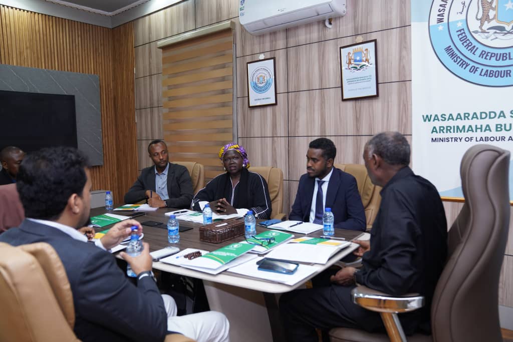 IGADsecretariat's tweet photo. Promoting the IGAD Free Movement Protocol in Somalia

The IGAD Head of Mission to Somalia, together with an IGAD delegation, paid a courtesy call on Somalia's Minister of Labour and Social Affairs, Salim Alio Ibrow, to discuss progress on the ratification and domestication of the IGAD Free Movement Protocol.

The discussions focused on strengthening regional integration by advancing the implementation of the Protocol, enhancing institutional capacity, and promoting safe, orderly, and productive labour mobility across the IGAD region.

The Minister reaffirmed the Ministry's commitment to accelerating the ratification and domestication process, underscoring Somalia's support for greater regional cooperation and the free movement of people within the IGAD region.

#FreeMovement 
#RisingWithIGAD
#OneRegionOneFuture