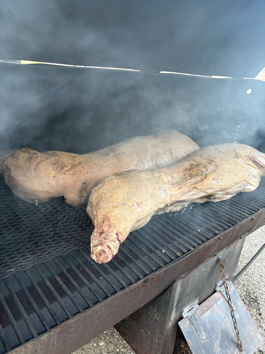 Zink283770's tweet photo. Pork roast today should be ready by 4 https://t.co/E4eLvI0fI7