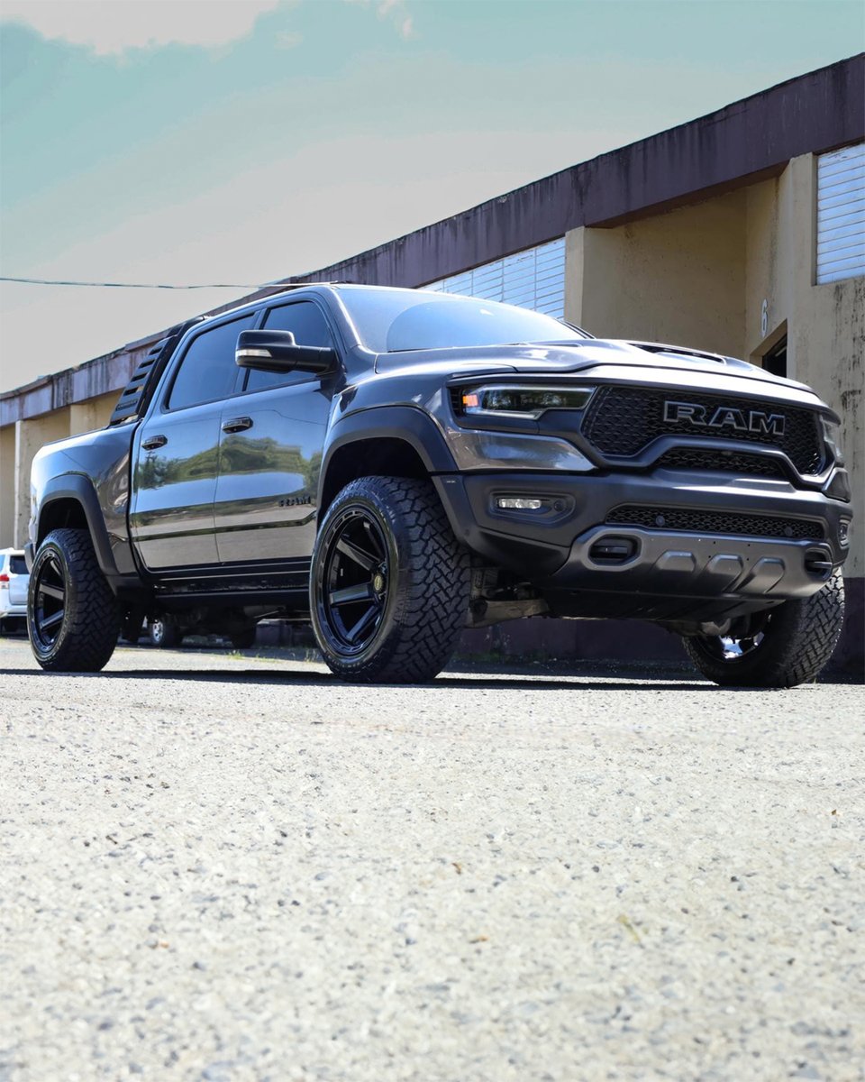 4PlayWheels's tweet photo. #FlashbackFriday to this Ram TRX build by @pr_auto_custom 🦖🔥
featuring our 22x12 4P63s wrapped in 35x12.5x22 tires
📷: @pr_auto_custom
#4PLAYWheels #TRX #RamTRX #DodgeRam https://t.co/O9WBEGjwub