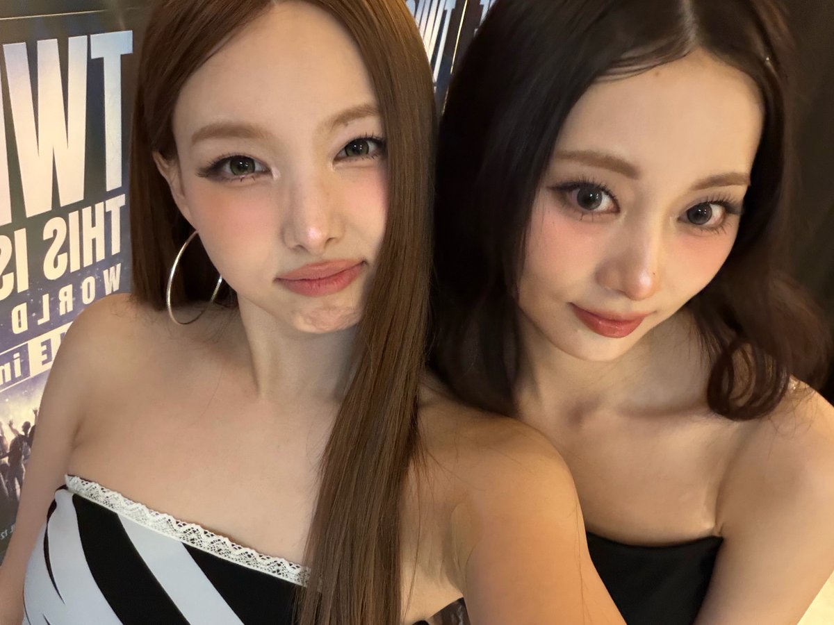 imnayeonarchive's tweet photo. NAYEON &amp; TZUYU THE VISUALS DUO https://t.co/EbcaAhXrMb