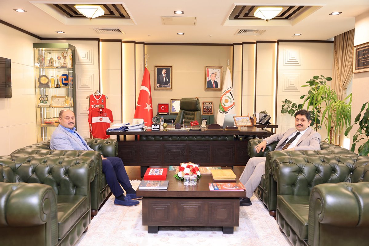 sanliurfabld's tweet photo. Hâkimler ve Savcılar Kurulu Kararnamesi ile yeni görev yerine atanan Şanlıurfa Adalet Komisyonu Başkanı Muttalip Yakar, Büyükşehir Belediye Başkanımız Mehmet Kasım Gülpınar'a veda ziyaretinde bulundu.

Nazik ziyaretlerinden dolayı kendilerine teşekkür ediyoruz. https://t.co/4od8Fqk95G