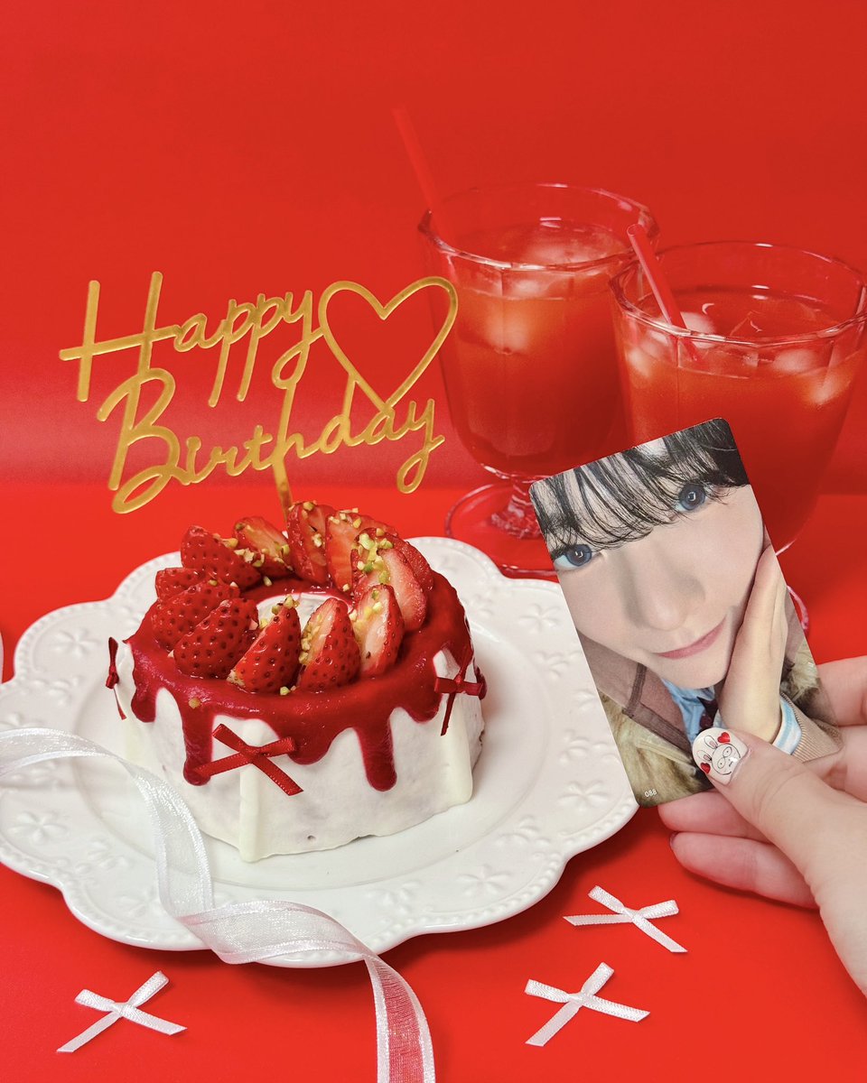roa_taichi's tweet photo. 🎂たいちお誕生日おめでとう🎂
リーダーシップやステージに向かう姿勢、かっこいいパフォーマンスが魅力なたいちを心から尊敬しています❤️

24歳も進化し続ける谷口太一を愛し続けます！

大好きだよ❤️

#HAPPYTAICHIDAY
#愛されリーダー24歳おめでたいち

💐💐💐 https://t.co/vIP3vjzjui