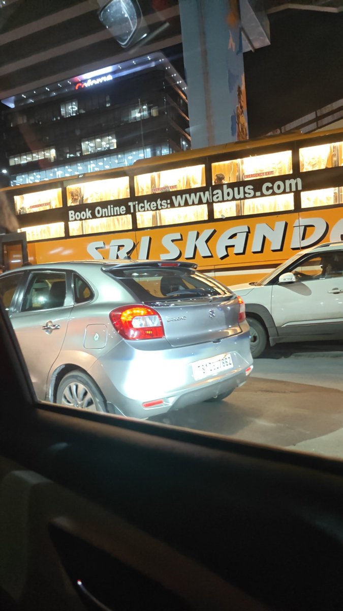 DebtonoyaDas's tweet photo. Absolute mess at Gachibowli circle. All buses picking up boarders from main road. Please expedite and help form discipline. @cyberabadpolice @TelanganaDGP @TelanganaCOPs @CYBTRAFFIC https://t.co/MKBsrRhaBH