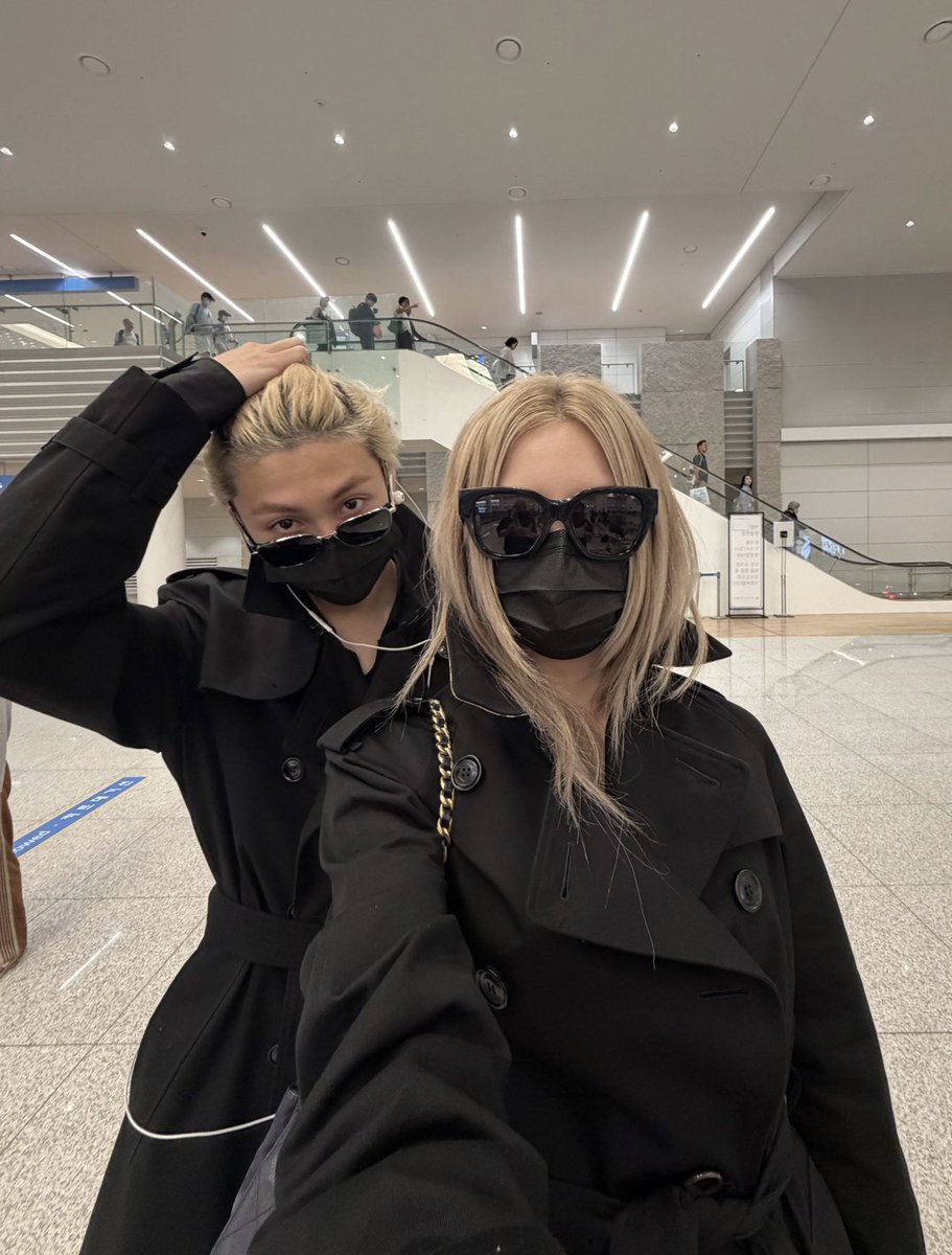 _quatrejuinx's tweet photo. whatever you two were doing baechanz🤣 https://t.co/kIzELBm78t