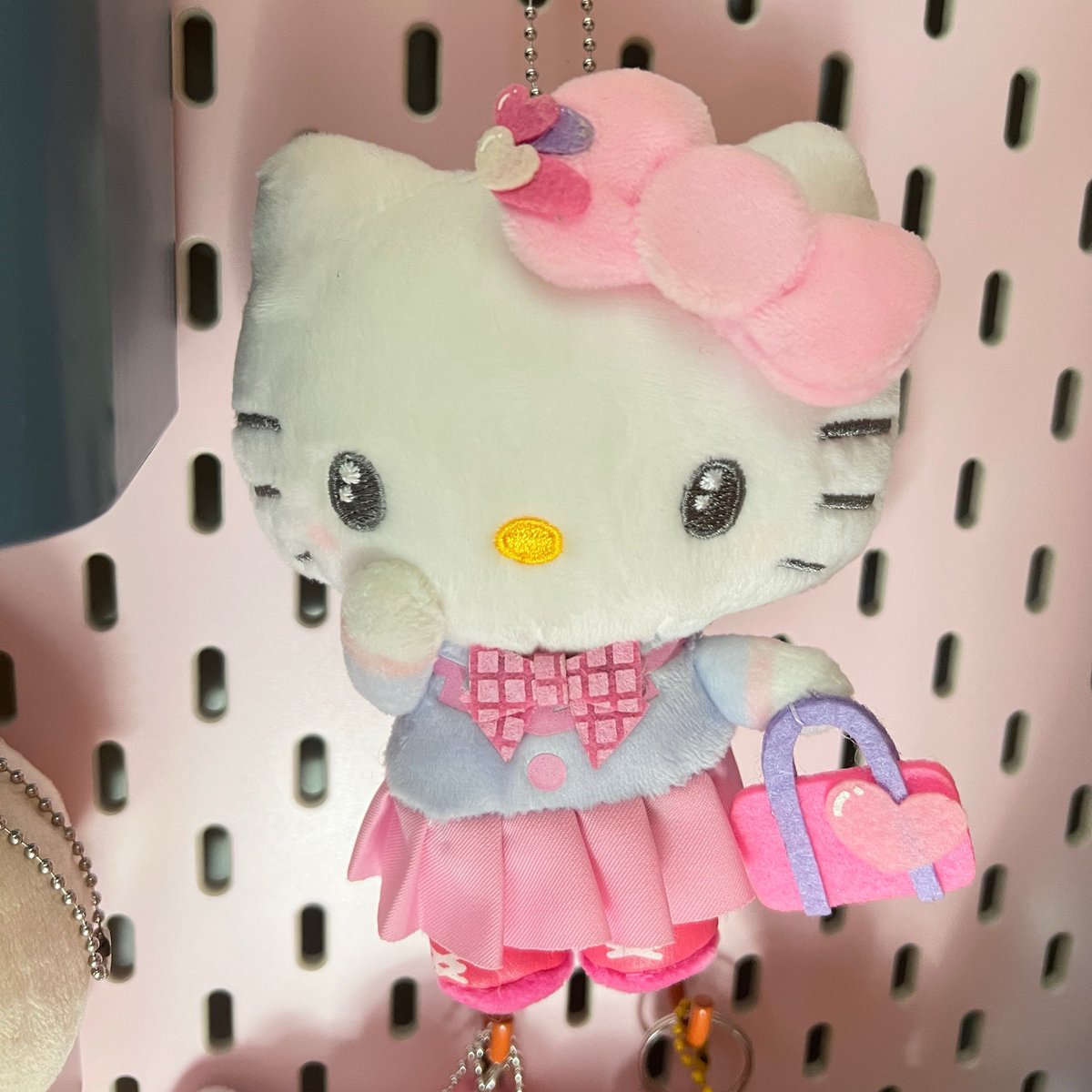cherri3u's tweet photo. wts พร้อมส่ง

💌 พวงกุญแจคิตตี้ ห้อยไปข้างนอกครั้งเดียว 450 b รวมส่ง 

#ตลาดนัดsanrio พกจ คิตตี้ https://t.co/OI5jv8E5dY