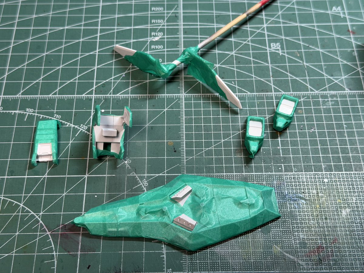 1/144 HGUC238 RX-105Ξガンダム 今夜の作業成果 引き続き 塗り分け