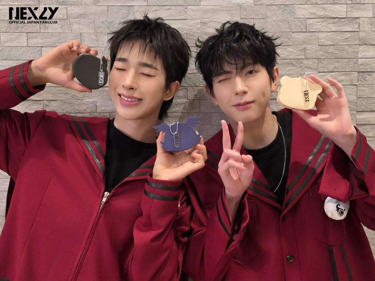 NEXZ_official's tweet photo. 📢#NEX2Y / #NEX2YMOBILE

『Hellmate』発売記念
ファンクラブ会員限定オンラインくじ
販売中！

D賞
NEXZOO＆FOX2Y シリコンポーチが
メンバーの元に到着📸💕

メンバーに会えるチャンスやサイン入りの賞品など
ハズレなしの豪華景品が勢ぞろい✨

📅7/13(月)23:59まで

https://t.co/XTYRVRpZXA

#NEXZ
#Hellmate #NEXZ_Hellmate