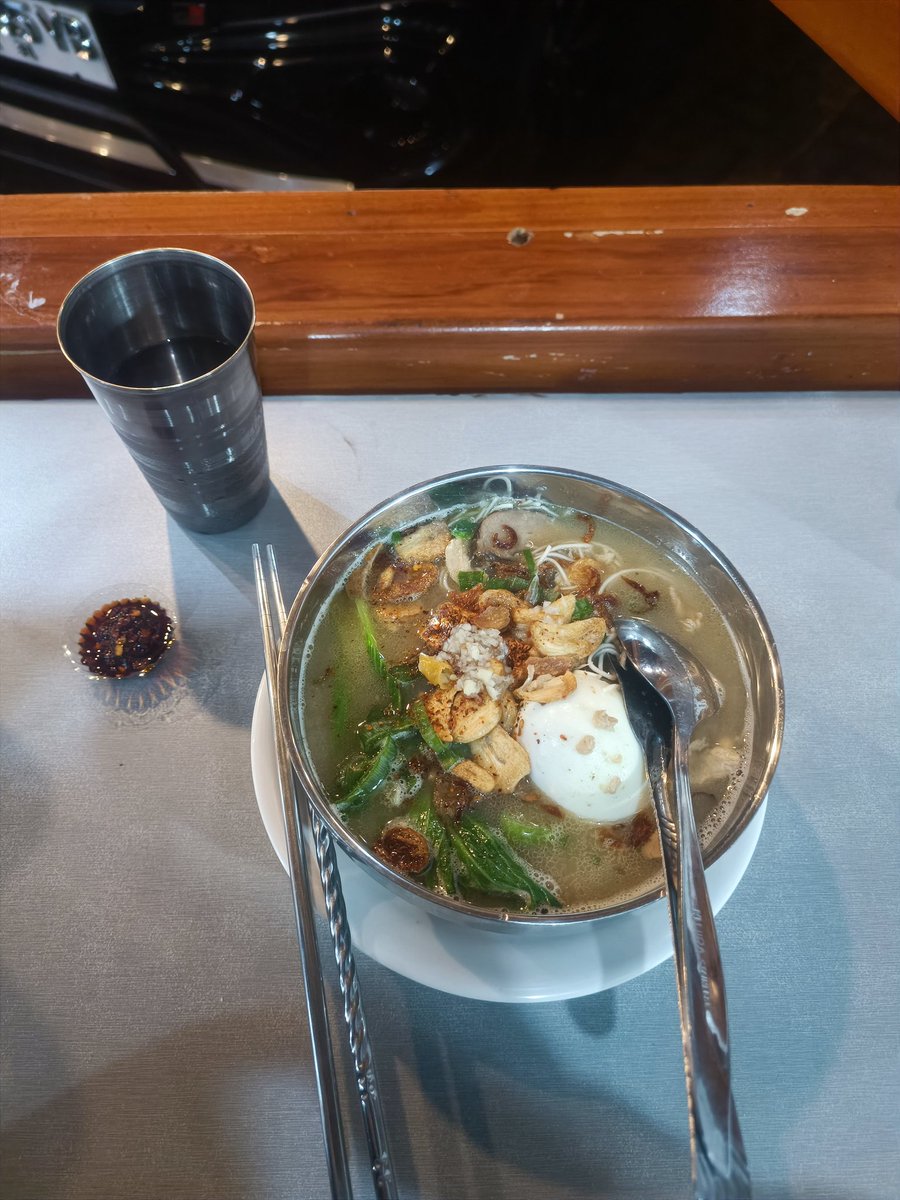aarzelan_'s tweet photo. Manado's wrap up:

Bakso samrat: sama aja kaya di jkt. 
Rahang tuna: juara. Sambelnya mantap. 
Bubur manado di kios pelangi: ok aja. Bakwan jagungnya enak. 
Misoa bahu: enak! Bumbunya medok. Condiment ambil sepuasnya. https://t.co/88auLRXKjP