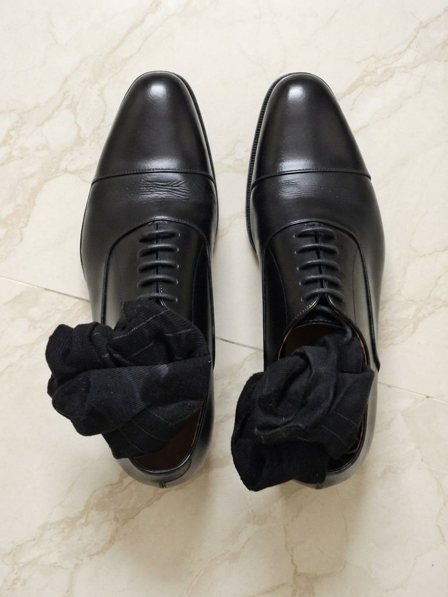 masterfeetonly's tweet photo. Sepatu &amp; kaoskaki selesai bekerja, saya butuh slave untuk membersihkannya! https://t.co/3PfD8BHe5F