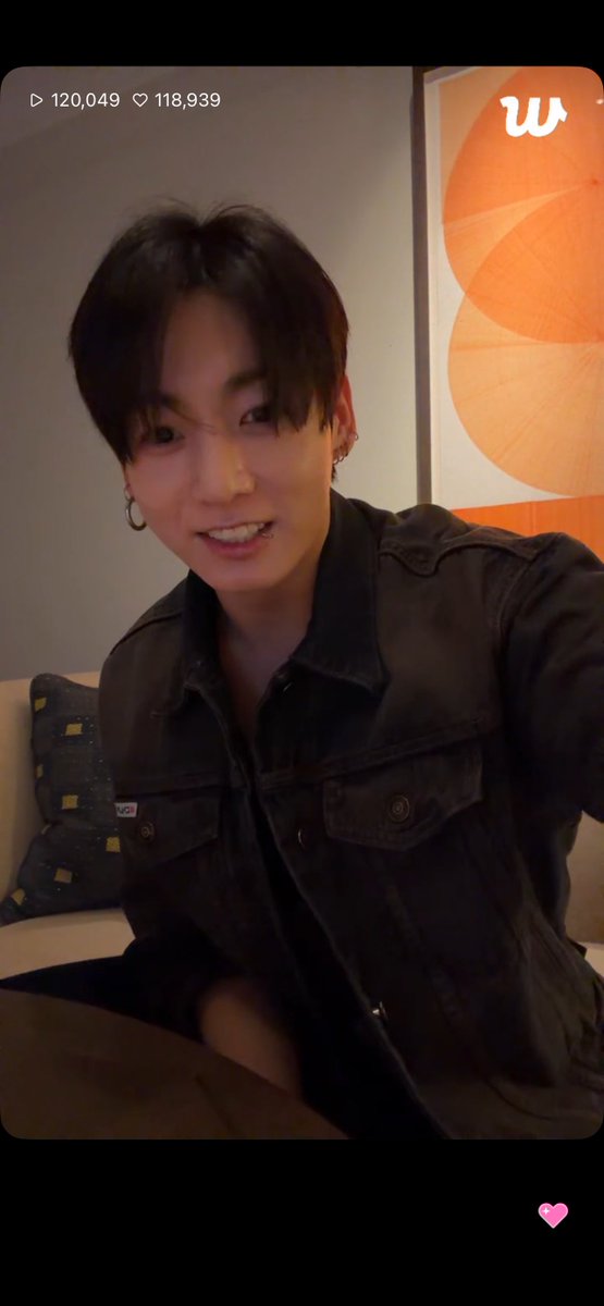 lydkay7's tweet photo. JK shortest live 😭😭😭 https://t.co/wHPuiyL9uZ