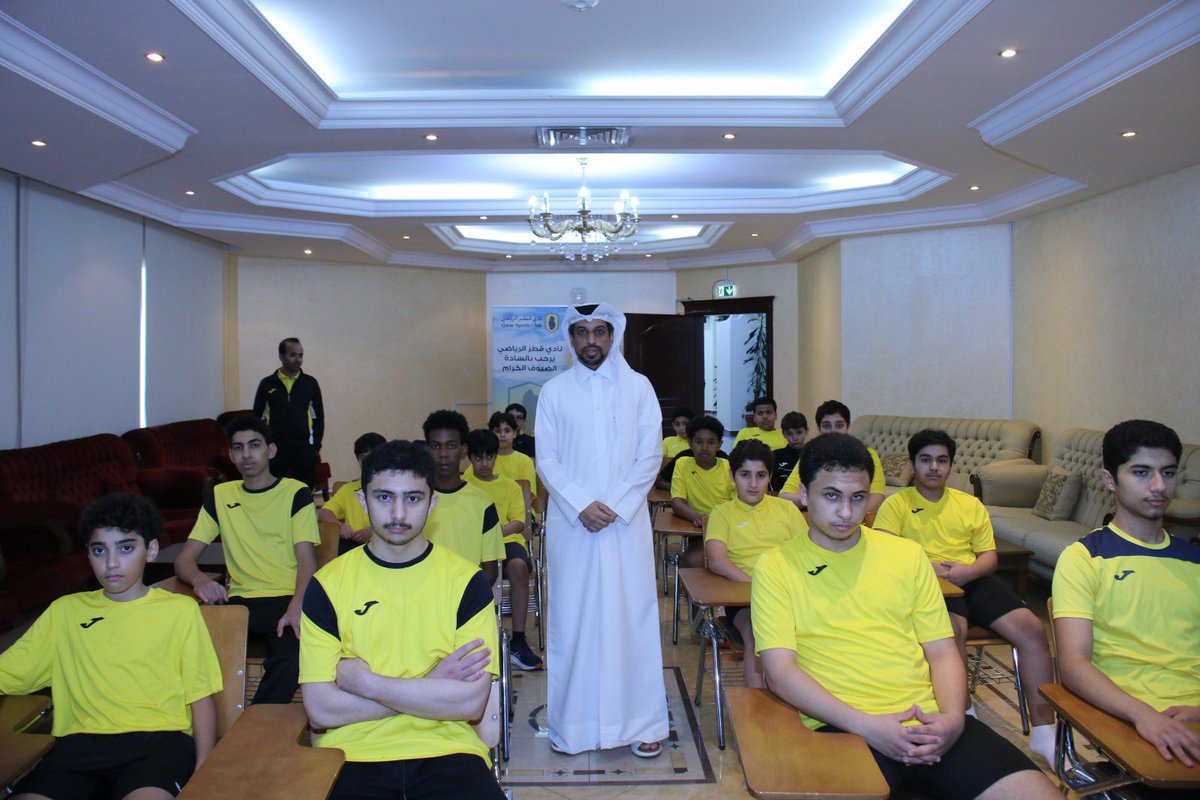 qatarsc61's tweet photo. ضمن #برامج_التنمية_البشرية_للشباب نظم الجهاز الشبابي بنادي قطر الرياضي تحت رعاية إدارة المراكز والهيئات الشبابية دورة توعوية بعنوان #الحوكمة_والتحول_الرقمي. من إعداد وتقديم أ. عبد الله راشد السميح أخصائي الشؤون القانوية بإدارة العمل وبنهاية الدوره تم اهدائه درع النادي وشهادة شكر https://t.co/SQ4IlJYd6M