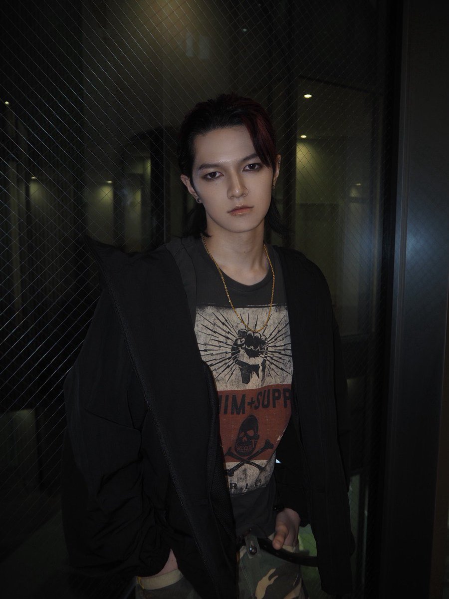 oneoreight_th's tweet photo. [📸]音道楽√

หวัดดี 1DERZ!
ผม TSUBASA จาก ONE OR EIGHT ครับ!
วันก่อนได้ไปออกรายการ Otodoraku ROOT มาล่ะครับ!
เป็นครั้งแรกที่มาแสดงเพลง YANKEE SQUAT ในรายการทีวี ไปดูกันให้ได้นะทุกคน! 
by TSUBASA

#ONEOREIGHT #1OR8 #TUBASA
#YANKEESQUAT
#EN_GÏNE🫀 https://t.co/h6qGNjr0cf