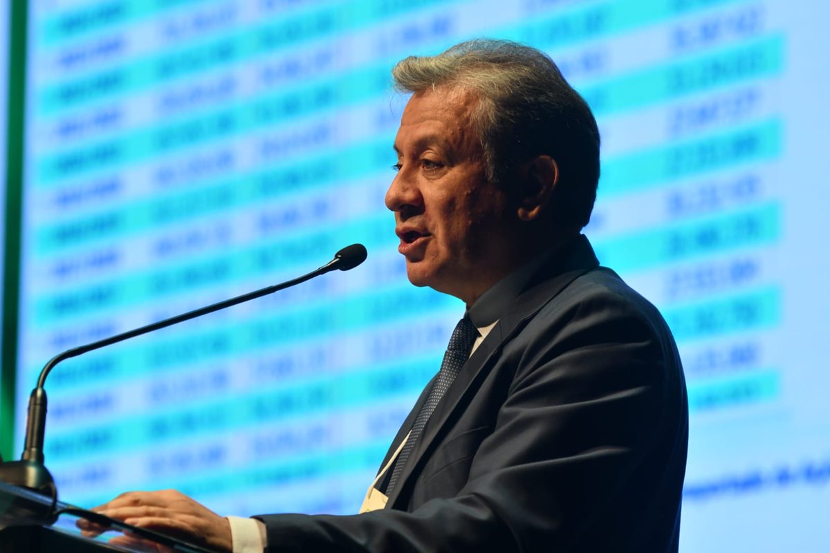 FAOBrasil's tweet photo. 🗣️Jorge Meza (@FAOBrasil) falou da importância do 🇧🇷 Brasil no contexto da segurança alimentar mundial em painel no Seminário Campo das Ideias (@rs_senar), ao lado do presidente da #COP30, embaixador André Corrêa do Lago, nesta quinta (11), em POA. https://t.co/ill7pB5eCR