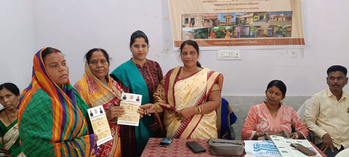 CSOAngul's tweet photo. Distribution of Rations under Mukhyamantri Annapurna Yojana and as well CMAY card distribution at Narendrapur GP  of Banarpal Block. https://t.co/JHs42MPGZX