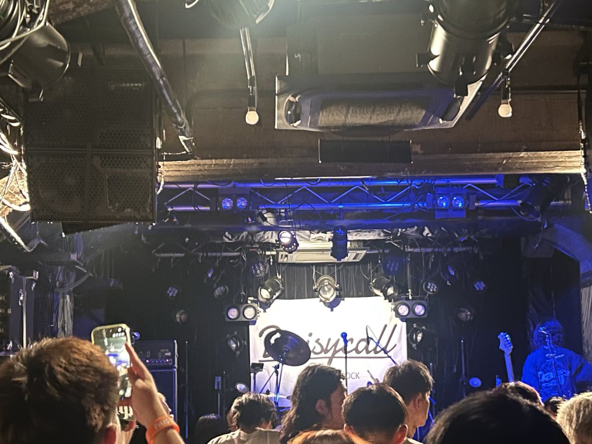 riu_rosetta's tweet photo. Daisycallのワンマンライブへ✩.*˚
私も出演した1st MV「soda」や「haru」でギターを演奏されていたタイスケさんと
一緒に観たよー!!
お客さん含めてかなりのアットホーム❤️🔥
ライブはちゃんとパンクロックで良い汗かいた
#daisycall #デジコ #バンド #MV出演 https://t.co/eBxk01lkde