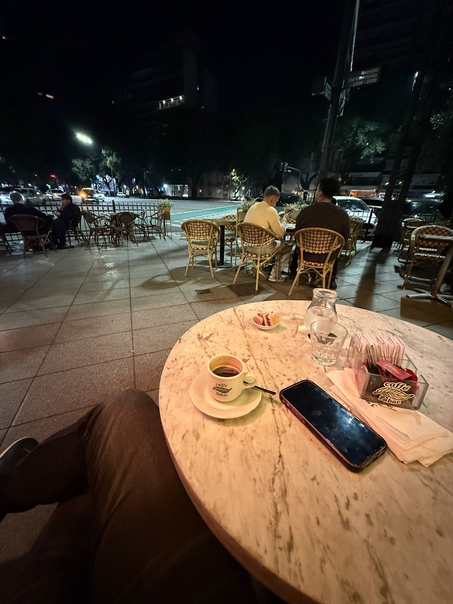 mbsfauer's tweet photo. Salir a manejar a la noche con música, tomar un café solo y pensar.

La cosa sana, terapia de hombres. https://t.co/rDu6irSv4F