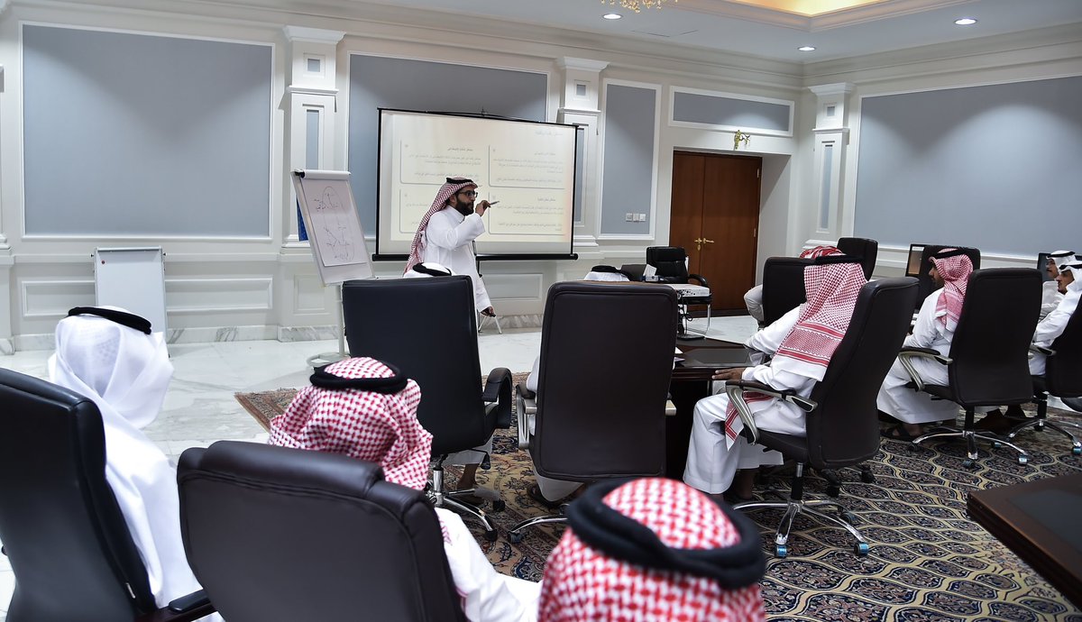 Najran_Univers's tweet photo. ضمن برامج الشراكة والتعاون بين إمارة منطقة نجران وجامعة نجران، نُفذت ورشة تدريبية بعنوان "إدارة المخاطر واستمرارية الأعمال"، استهدفت عدداً من قيادات الإمارة، وقدّمها مدير إدارة الحوكمة والمخاطر واستمرارية الأعمال بجامعة نجران علي الفيفي، وذلك في قاعة التدريب بالإمارة.. https://t.co/HsDFtTqddJ