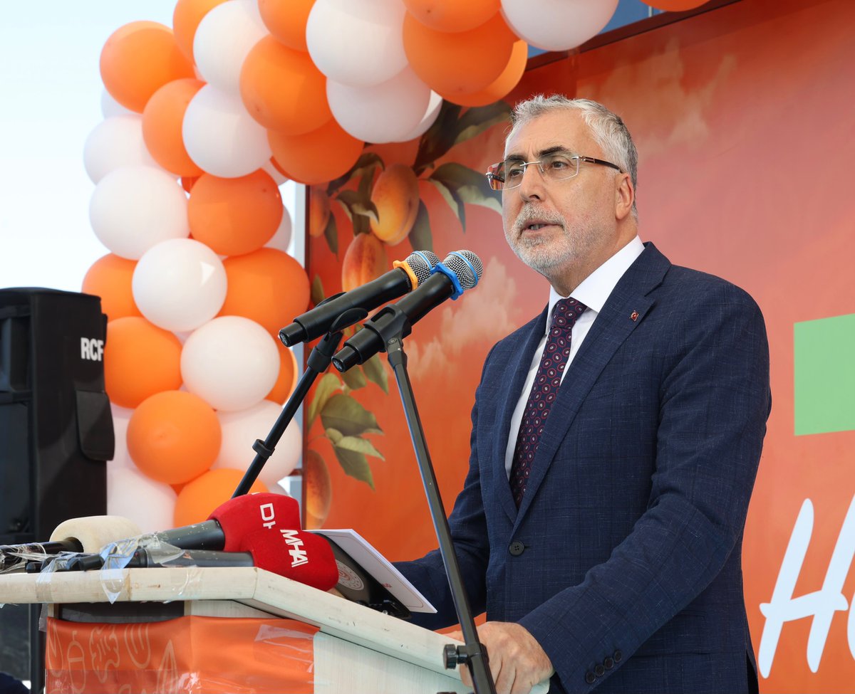 isikhanvedat's tweet photo. 🏭Malatya OSB ziyaretimizde emekçilerimiz ve girişimcilerimiz ile bir araya geldik. 

✂️Şehrimizin istihdam ve üretim imkanlarını geliştirecek yeni fabrikamızın açılışını gerçekleştirdik. 

🤝Malatyamıza hayırlı olsun. https://t.co/fDzvEy4nWz