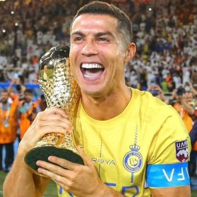 Pamza_Perdali2's tweet photo. ceux qui voit simplement Ronaldo.... https://t.co/hQl5qrbqXc