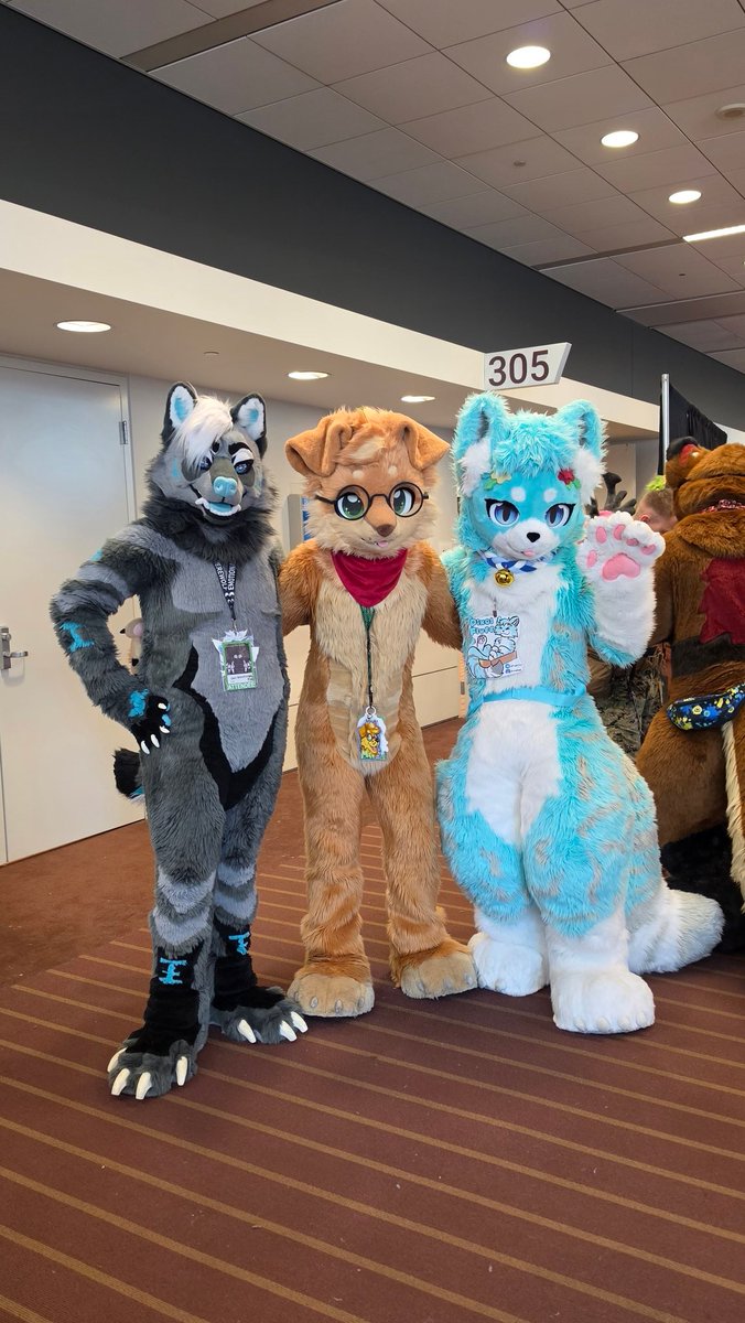 PixelFluffer's tweet photo. Photo with @MaxFluffys and @GenWerehoosk at AC :3 https://t.co/8d5XATv9Mn