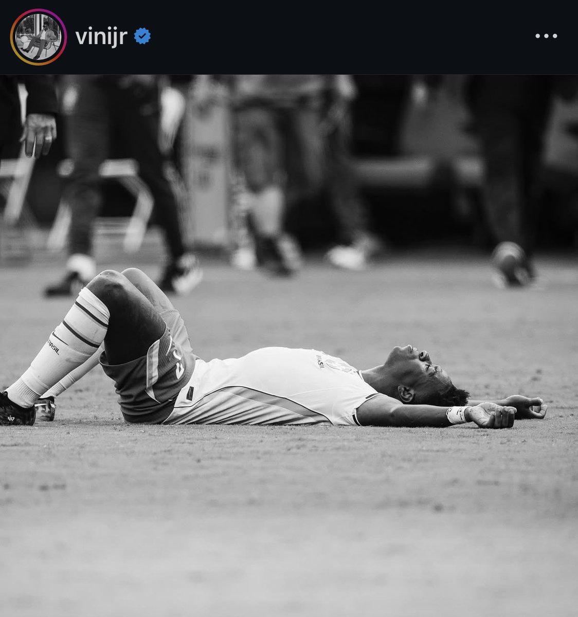 MadridXtra's tweet photo. 🚨 Vinícius on IG: “Almost four years later and once again thinking about what to write after a frustration in the World Cup.

I saw so many people of all ages supporting me, embracing our dream, that it would be unfair to remain silent. 

But I needed a few days to reflect.

Wearing the national team jersey is the greatest pride of my life, and leaving a World Cup in the round of sixteen is a feeling that's hard to explain.

I know how much I prepared, how much I focused, how much I wanted this for you, for my family.

The feeling of frustration is absurd. We had a group strong enough to do more, and we couldn't.

I apologize and I'm going to fight for our dream of returning to the top of the world.”