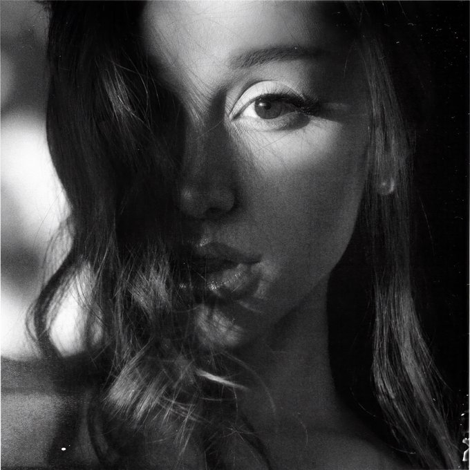 ArianaWorldHQ's tweet photo. "hate that i made you love me" remains at #1 on Spotify Global with 4,305,870 streams.

It has now spent 16 days at #1. https://t.co/Bse25oTQWz