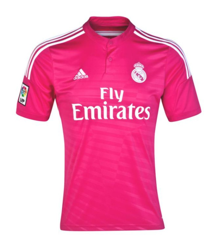 Pepeligro23's tweet photo. @santicalvicidad Temporada con camiseta rosa, temporada donde no se gana una mierda, el rosa deberia estar borrado del Real Madrid si no es para el portero https://t.co/u67LaDwo7t