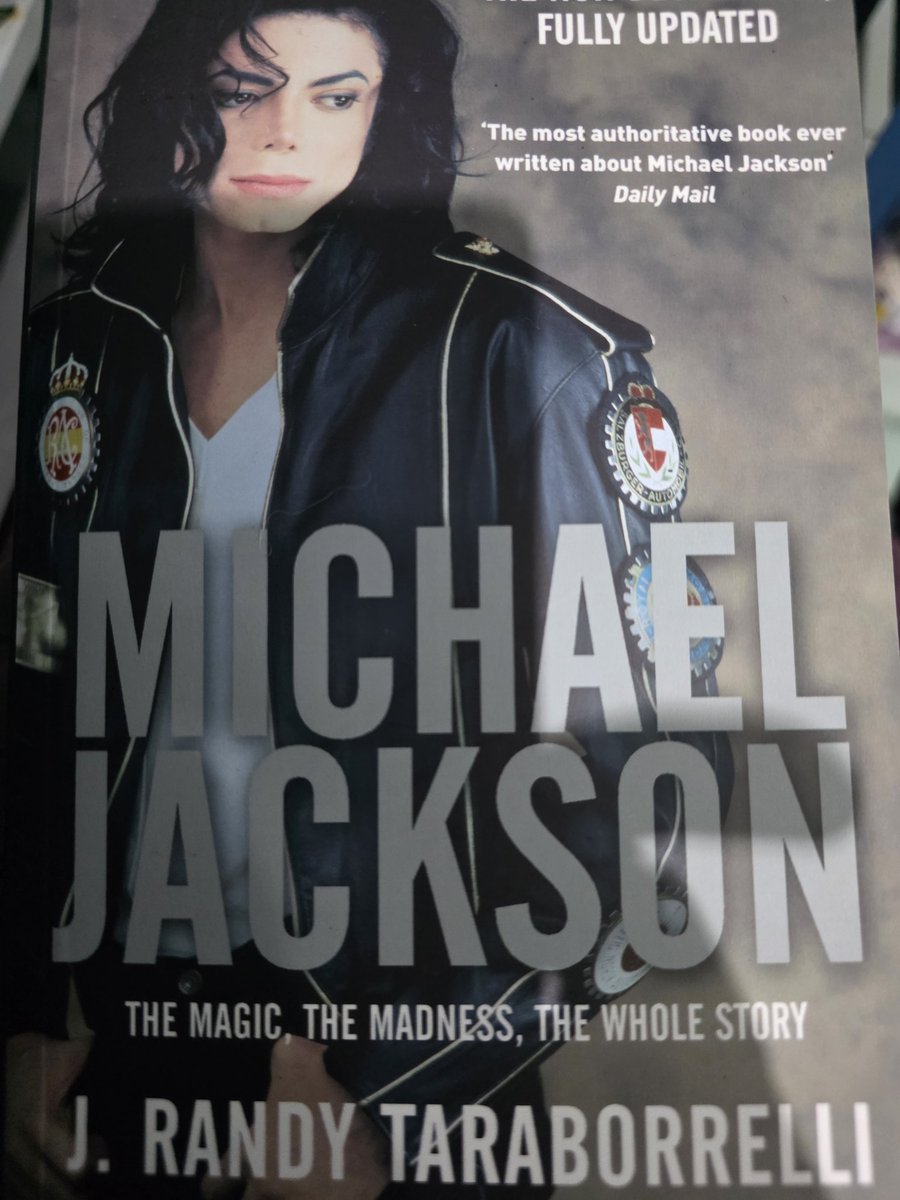 KhalekAwang's tweet photo. Michael Jackson The Magic Tje Madness The Whole Story by J Randy Taraborrelli (1991) https://t.co/gFurihNZVi