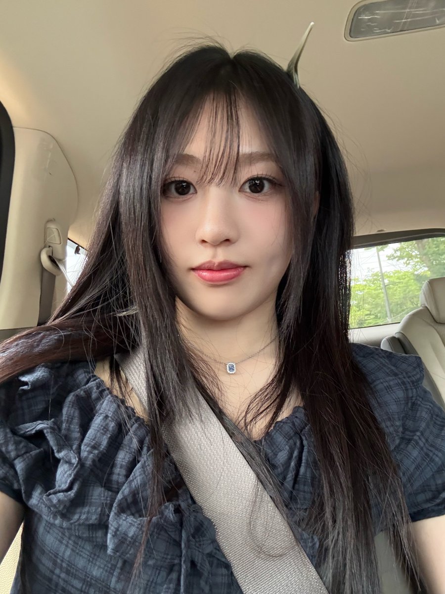zipheeyeon's tweet photo. she was born with an antenna to stablish communication with our fellow friends from beyond earth https://t.co/FhXx2E4lM6