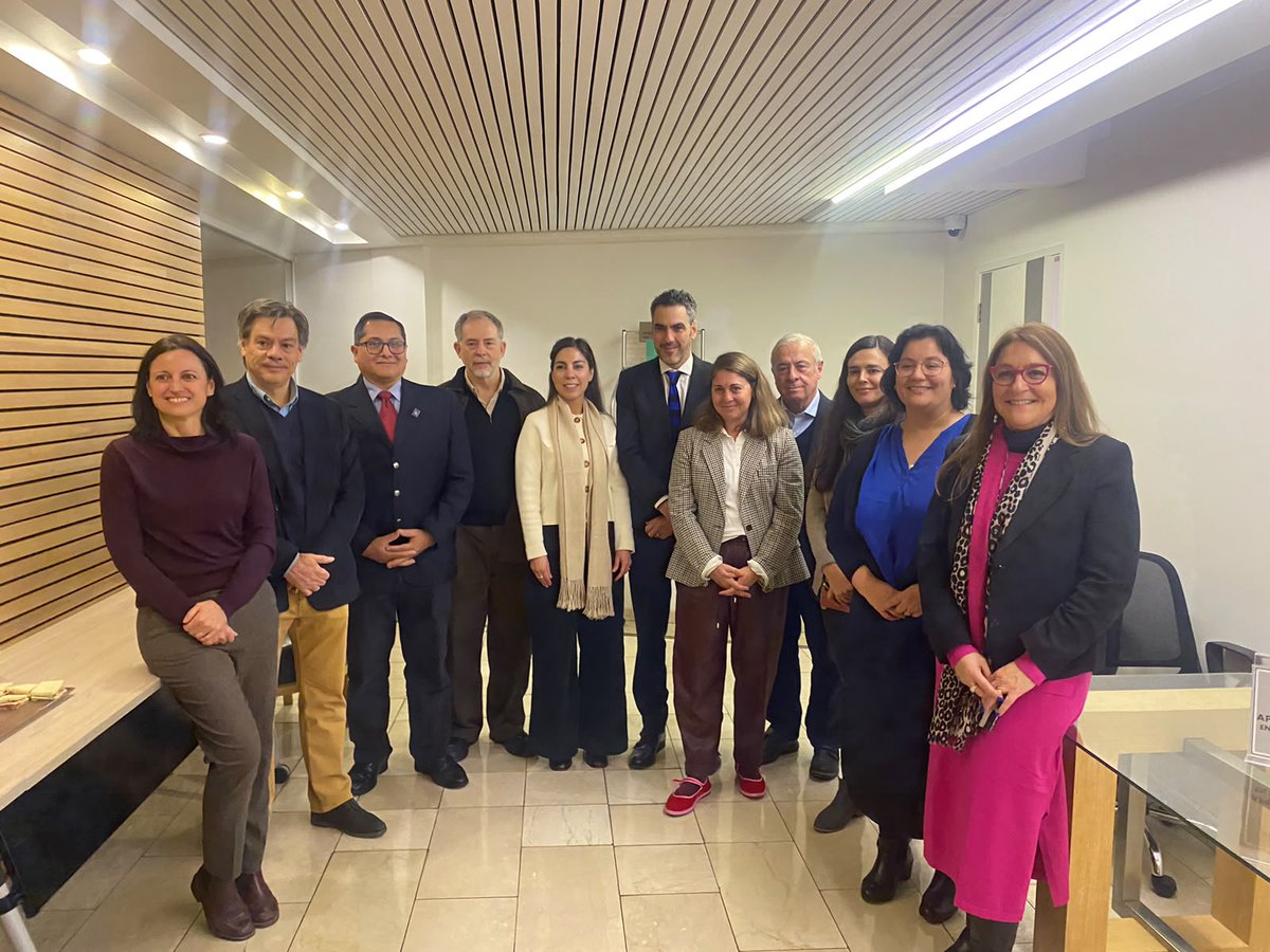 opsomschile's tweet photo. Representante de OPS/OMS 🇨🇱 @GEscalanG  en Universidad Adolfo Ibáñez participó del "evento de Chile al mundo: lecciones de la ley de etiquetado de alimentos a 10 años desde su implementación"
Oportunidad, que destacó esta política pública como ejemplo regional contra malnutrición https://t.co/BnFghEfAUD
