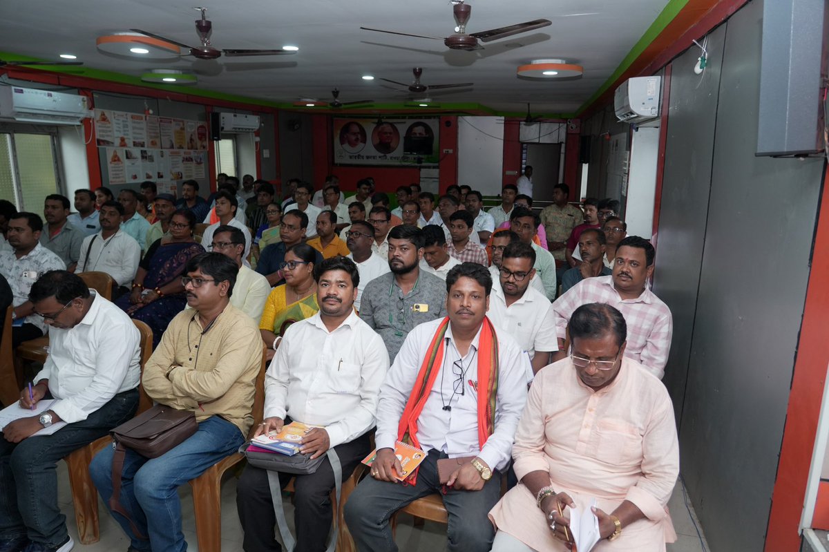 SamikBJP's tweet photo. হাওড়া গ্রামীণ সাংগঠনিক জেলার জেলা পদাধিকারী ও জেলা বর্ধিত কমিটির বৈঠক। https://t.co/Fd45oCln0Z