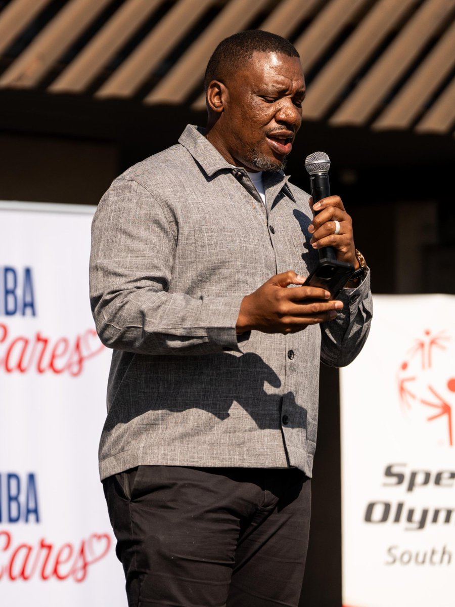 NMCF_SA's tweet photo. Get off the phone. Get on the court📵 Things are heating up at Shapa Soweto Sports Day, where young people have come together for a day of sport &amp; mentorship.
🌱Samke Mnguni | NMCF
🏀Zeph Matose | NBA Africa
⭐Neo | Special Olympics
🍬Carren Liando | ZNS Sweets
🎤Honest Moyo | MC https://t.co/jnz9bvVV1W