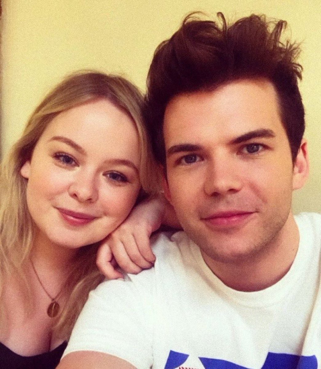 PolinCrave's tweet photo. It’s not the anniversary of this picture but here’s the first picture of our Penelope and Colin. POLIN FOREVER!!! 🥹💛💙 https://t.co/NAO8av66sO