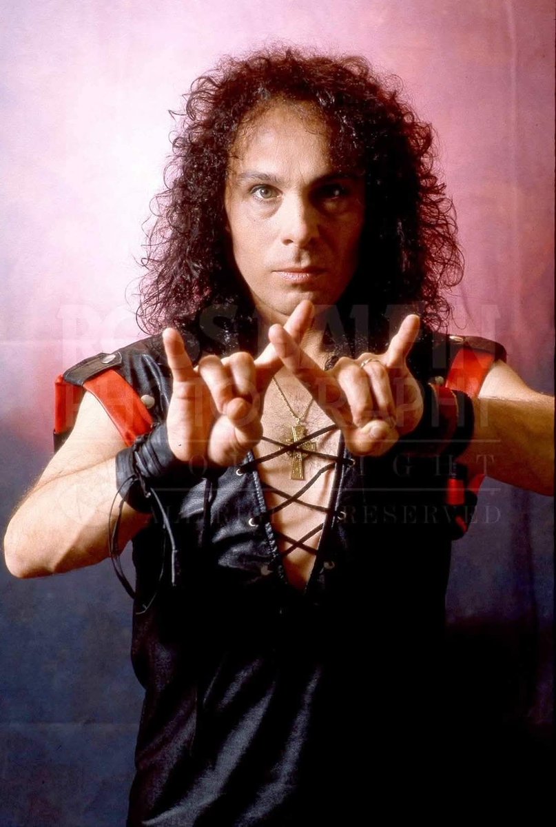 AngieNi85's tweet photo. Hoy estaría cumpliendo 84 años el gran Ronnie James Dio!!🤘🏼🤘🏼 https://t.co/W9RDQH0s1a