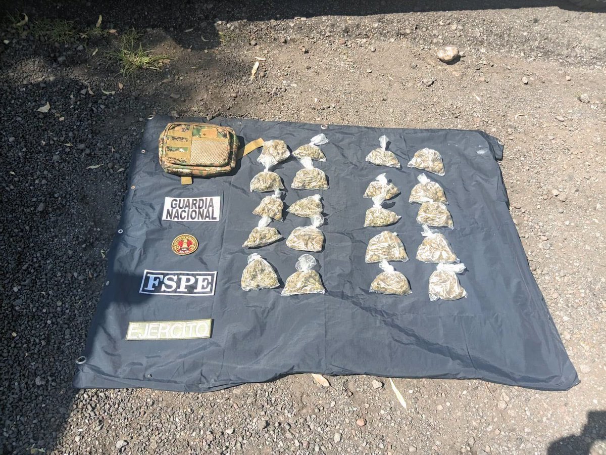 asisucedegto's tweet photo. #SEGURIDAD | DETIENEN A HOMBRE CON 425 D0SIS DE PRESUNTA MARIHU*NA EN #JARALDELPROGRESO🚨
La persona detenida, de 31 años, quedó a disposición de las autoridades correspondientes para las investigaciones.
➡️Más Info: https://t.co/83w1wOYNxf https://t.co/FbPPuucZbC