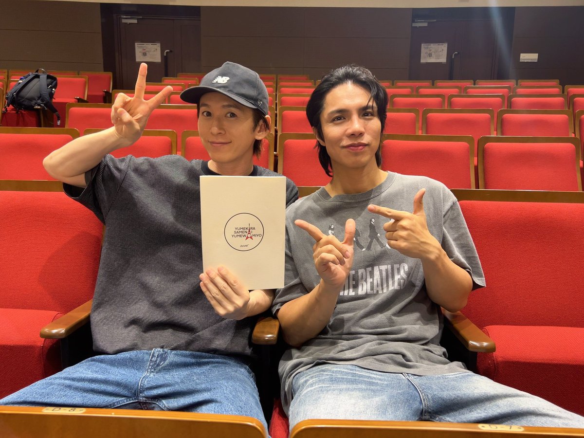 shin_show_wa's tweet photo. 朗読劇『夢から醒めない夢をみよ』
いよいよお稽古がスタートしました！
絶対良いものを作りあげるぞ！

7月30日（木）15:00 / 19:00
チケットはこちらから✨
https://t.co/CINEmvLkFo…

19時台公演まだ少し
余裕があるそうです！！

#夢から醒めない夢をみよ
#寺田真二郎
#柳田優樹
#みどりコンビ💚 https://t.co/PcvuKOexRQ