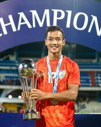 Ritwik_MB_09's tweet photo. Mohun Bagan are set to sign Mumbai City captain Lallianzuala Chhangte on a three-year deal after securing a free transfer, in a move reportedly worth over ₹6.2 crore, one of the biggest transfers in ISL history. 

@7negiashish  @KhelNow https://t.co/QqcN06dhiX