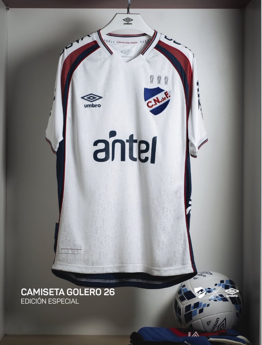 ElOtroValentin's tweet photo. No se puede creer esta remera. 

Es hermosa.

Camiseta Edición Especial golero 2026. Recién lanzada. https://t.co/HRFifLxVYn
