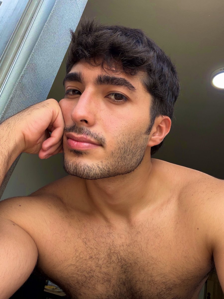 Daviddacamara23's tweet photo. Buenos días bellezas 

#caracas #venezuela #men #latinguys #gay https://t.co/RQUmiJafdH