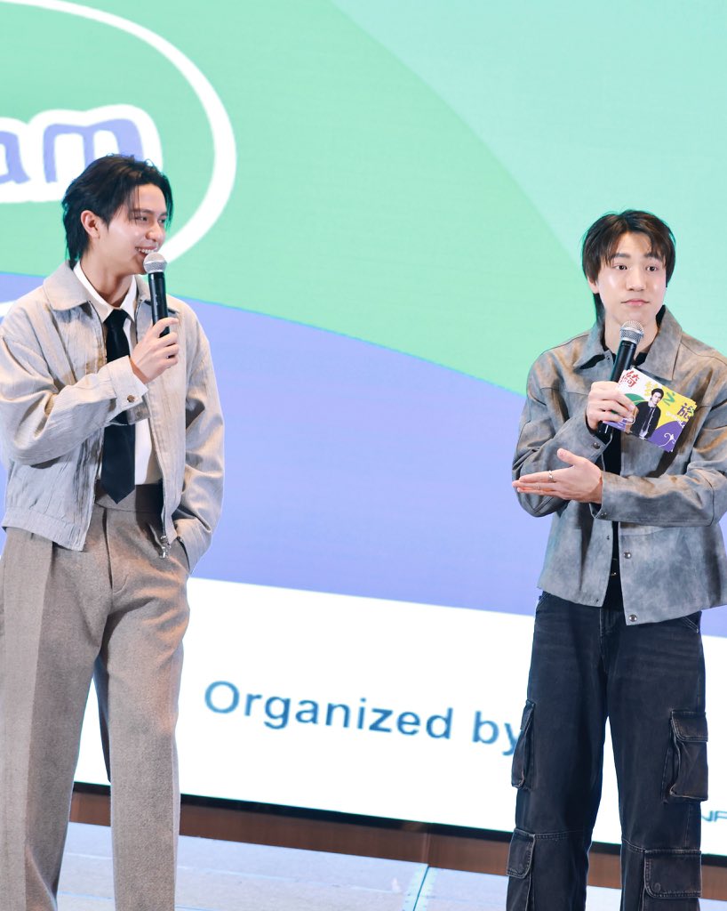 WEofficialTH's tweet photo. 090726 | Instagram Updates 

 📸 ngdong : ความน่ารักของน้องวิลเลี่ยมมันเเบบสโมเตมาก! โดยเฉพาะตอนวิลเลี่ยมพูดภาษาจีนคือน่าเอ็นดูมากๆ ดีใจที่ได้ร่วมงานกับน้องใน Fan Sign ครั้งนี้ ไว้ see you again soon นะคร้าบ

🔗 : https://t.co/HTtjRdkqHI

#WilliamFanEventinChina #williamjkp 
#WEofficialTH