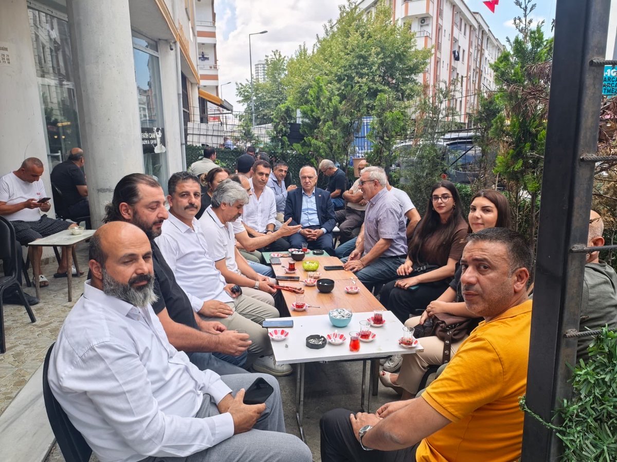 EsenyurtDevailc's tweet photo. Esenyurt Talatpaşa Fatih Camii önüne yaya/engelli geçişini kapatarak kurulan baz istasyonuna karşı tek ses olduk! Kent Konseyi, SP, BTP, İYİ Parti, YRP, CHP ve basınla ortak açıklama yaptık. Halk sağlığını hiçe sayan bu yanlış uygulamaya karşı mücadelemiz kararlılıkla sürecek! https://t.co/iHZbK4efm9