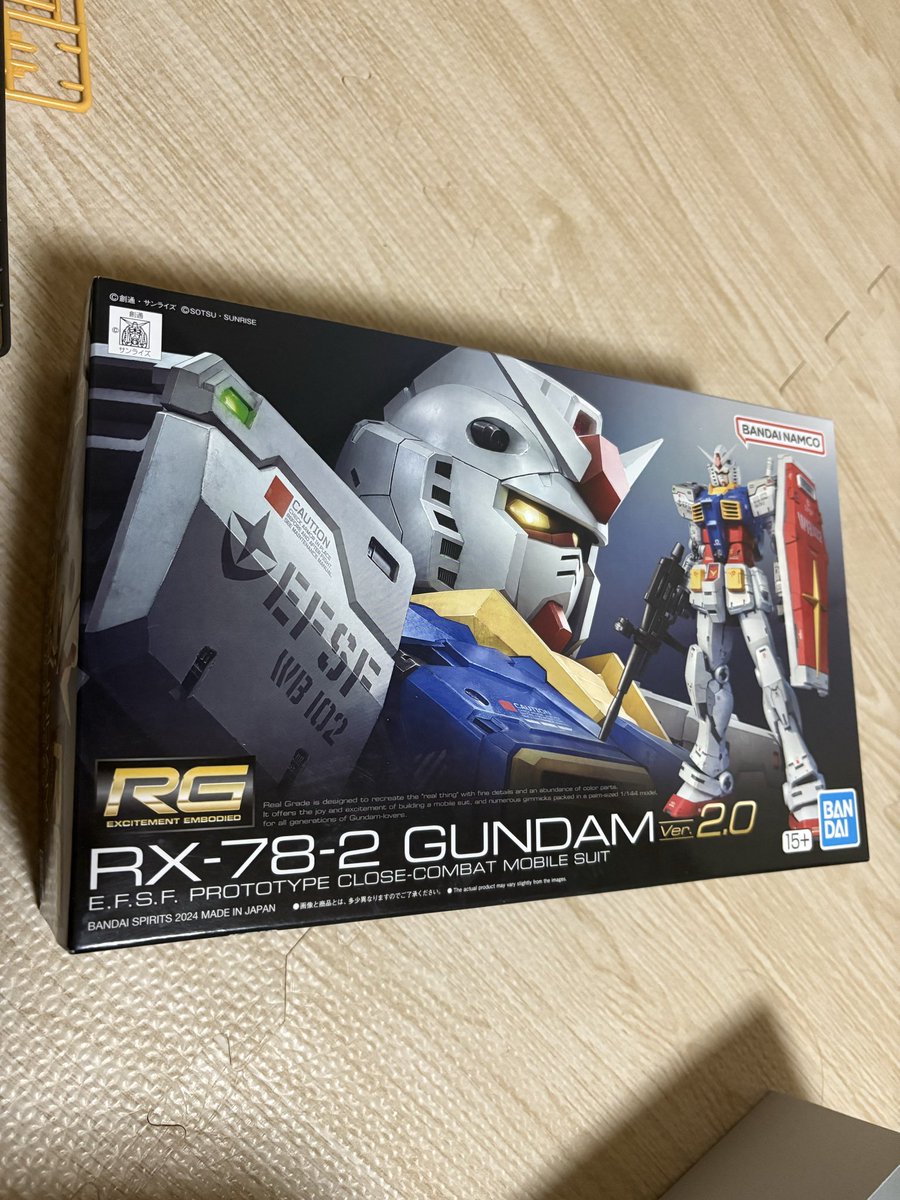 hisyapokeka's tweet photo. 友人から布教品としてガンプラをいただきました！
プラモ作るのが30年ぶりくらいで楽しかった楽しかった！（シール貼りはまだ）

パーツが細かいし、関節が多いし、ガンプラマジすげぇ！設計者変態すぎる！

僕も「製作者変態」って思われるくらいのボドゲを作りたいと思いました！ https://t.co/eZD8V30NTE