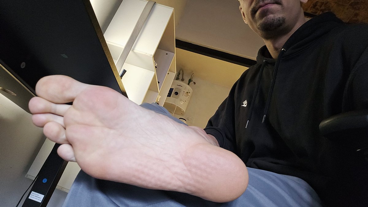 ControlVVx's tweet photo. Worship the foot when I work boy https://t.co/BQRmtXVcfy