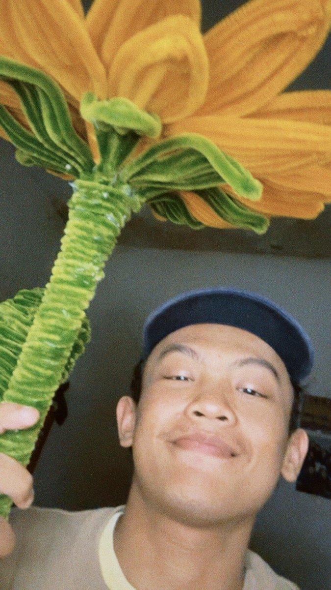 nflrhnf_'s tweet photo. menamatkan SUNFLOWER hahahahahahah https://t.co/JVZblRsKKL