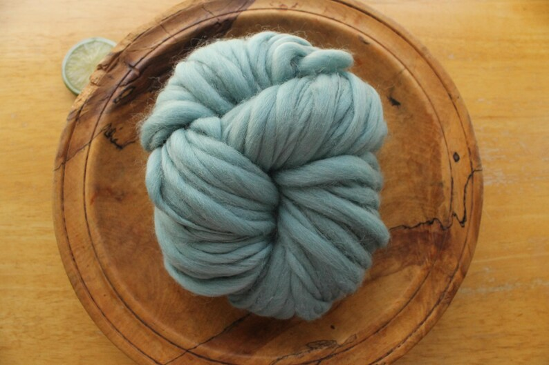 thefinelime's tweet photo. This color is so pretty! Faded, pastel teal #merinowool, #handspun in my textured, thick and thin style.
https://t.co/VnIeVL4YmQ via @Etsy https://t.co/pj8gyuwWV5
